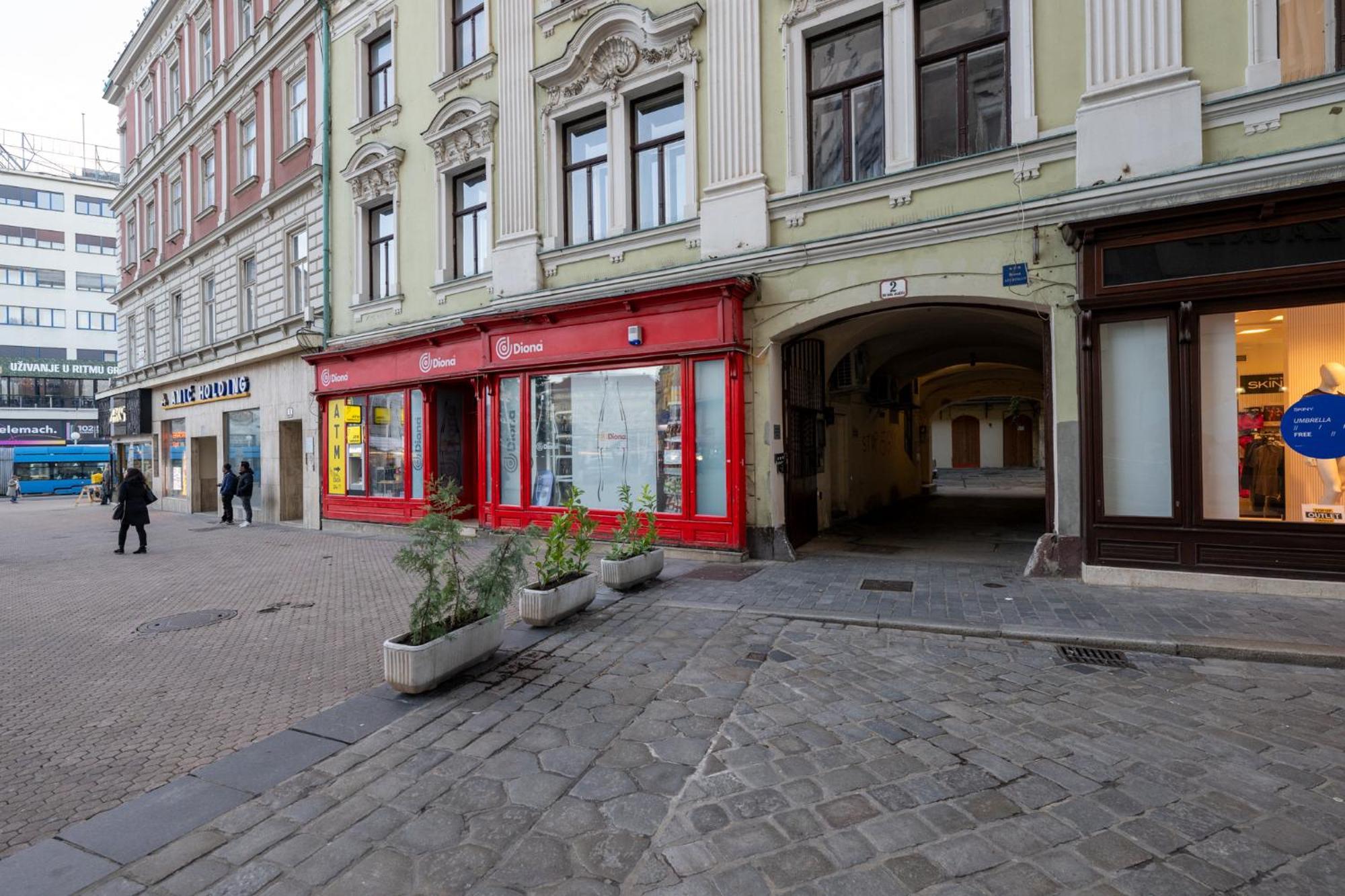 Mandina Studios On A Main Square Zagreb Exterior photo